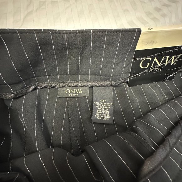 🪸🪸🪸 NWT GNW WOMENS CAPRIS PANTS SIZE 4 PETITE 🪸🪸🪸 - Picture 2 of 3